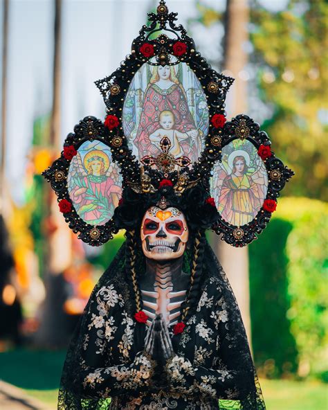 Catrinas on Dia de Los Muertos Festival A7III & 85mm 1.4 : r/SonyAlpha