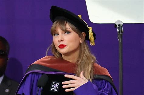 Taylor Swifts Nyu Commencement Speech Was About Cats And Cancel Culture