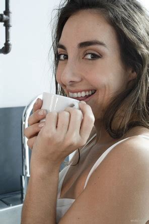 Ana Bb Naked EB Naked Alone Ana BB Medium 0004 Porn Pic