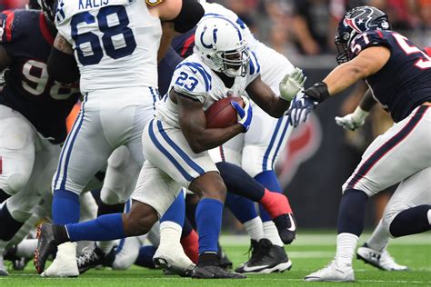 RANKED: The 25 Greatest Running Backs Of All-Time – New Arena