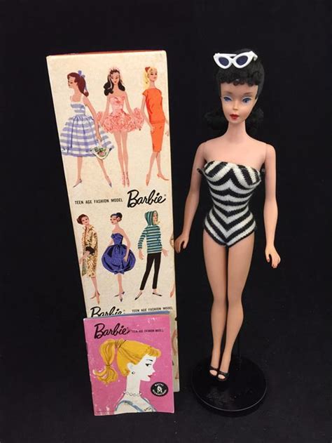 Lot Brunette Ponytail Barbie In Original Swimsuit And Box Comes