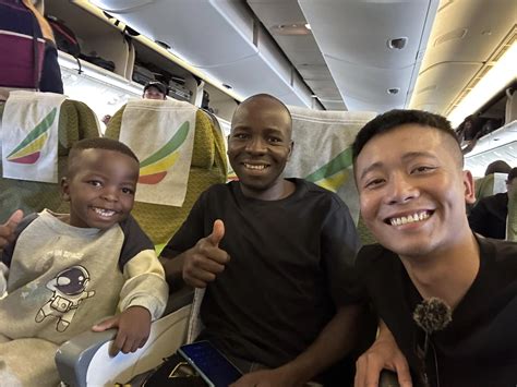 Hot lại hình ảnh Lôi Con ngày đầu gặp Quang Linh nụ cười thay đổi số phận Hot KOLs Đời sống