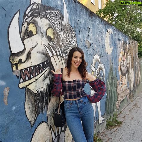 Emma Lahana Wiki Biography Age Photos Spouse And More