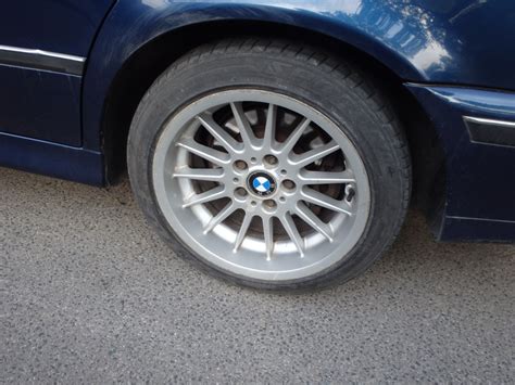 55. Мелочи — резинки под домкрат / эмблема на диск / молдинг — BMW 5 ...