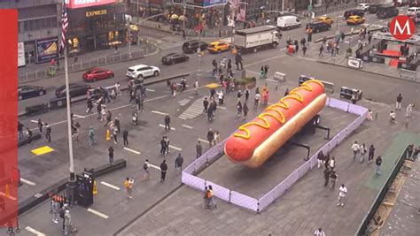 Hot Dog Más Grande Del Mundo Critica El Capitalismo Desde Times Square