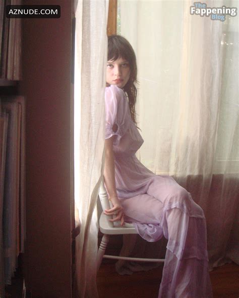 SOPHIE THATCHER Nude AZNude