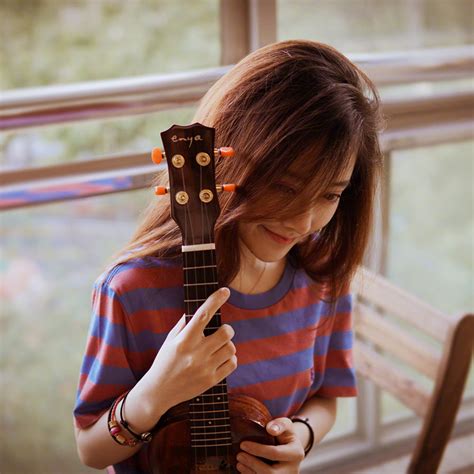 Ukulele – ENYA MUSIC INC.