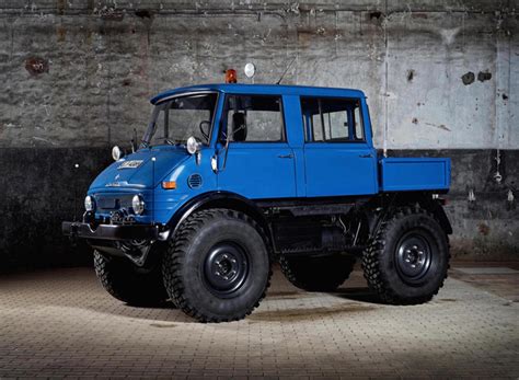 mercedes-benz unimog 4x4 restored to its former glory