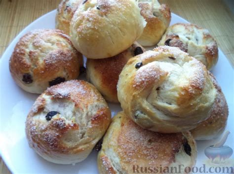 Рецепт: Булочки с изюмом на RussianFood.com