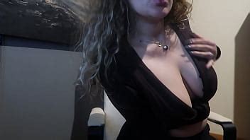 CURVY BLONDE SMOKING AND CHILLING XNXX