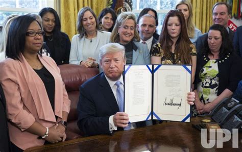 Photo President Trump Signs H R 1865to Fight Online Sex Trafficking WAX201804111010 UPI