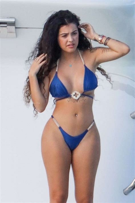7 Hot Sexy Malu Bikini Pics