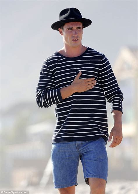 Stephanie Pratt Shows Off Her Beach Body In A Hot Pink Bikini Daily Mail Online