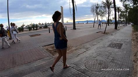 Walking Around Naked Search XVIDEOS