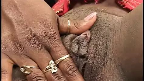 Amateur Ebenholz Schätzchen Harmony Raine wird von ihrer Fickmaschine geritten bis sie nass ist