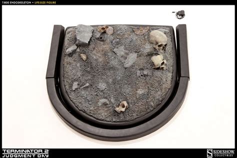 Terminator T-800 Endoskeleton Life-Sized Figure - GeekAlerts