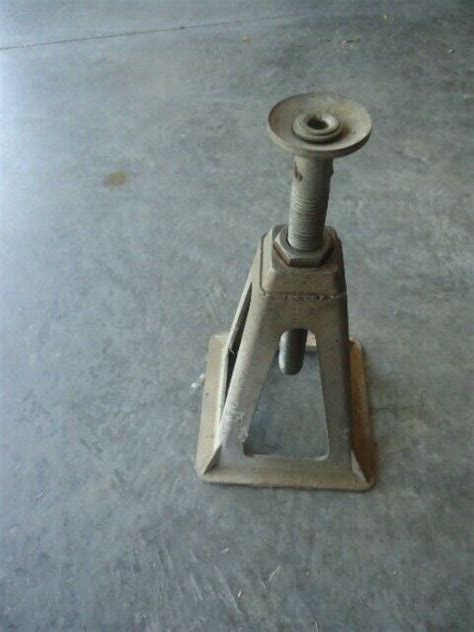 A Single Reese Vintage Jack Stand 10 18 Cast Metal Camper For Shasta