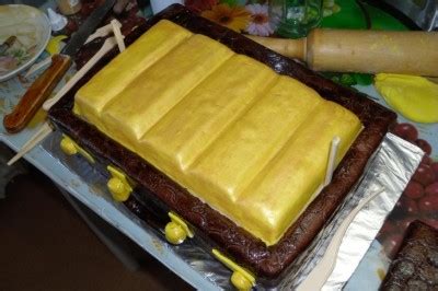 Открытый чемодан (кейс) со слитками золота : Торты (украшения шаг за шагом)