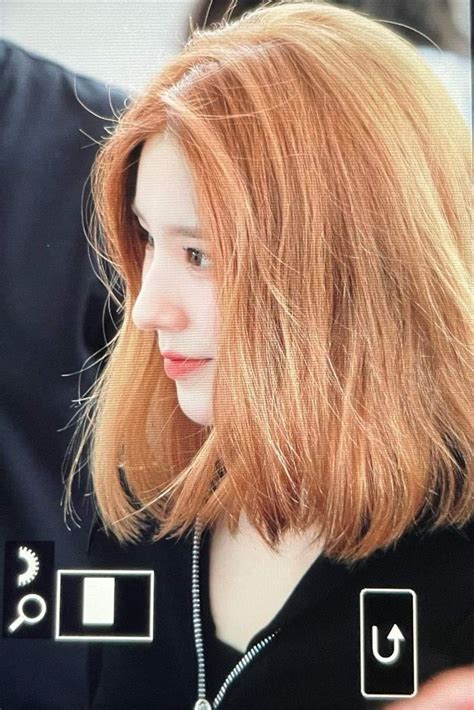 Pin oleh gay nerd III di LOOΠ 이달의 스녀