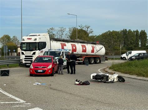 Incidente Auto Moto Arriva L Elisoccorso In Codice Rosso Prima