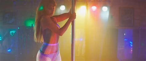 Dianna Agron Nude Pics And Lesbian Sex Scenes