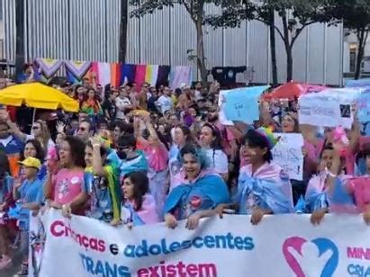 Bloco na parada gay crianças trans divide opiniões VEJA VÍDEO De Frente A Notícia