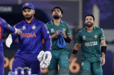 T20 World Cup 2021 Mohammad Amir Takes A Cheeky Dig At Harbhajan Singh