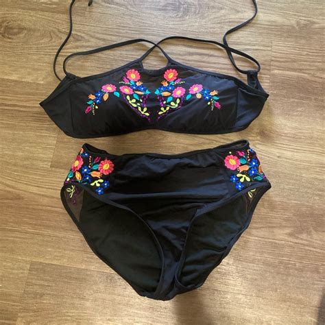 Floral Kenneth Cole Reaction Bikini Size Large Gem