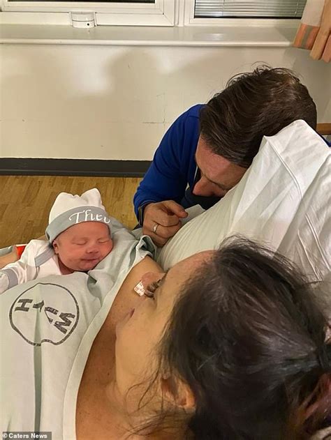 Mother Of Six 42 Helps Gay Brother Become Dad By Acting As His Surrogate Daily Mail Online