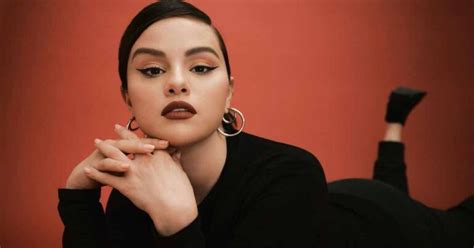 Selena Gomez Turns Up The Heat In Her S Xy Lingerie Showcasing That Busty Cleav Ge Straight