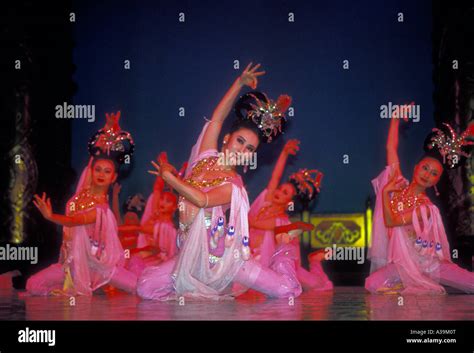 Chinese Dancers On Stage In Hi Res Stock Photography And Images Alamy