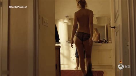 Naked Lisi Linder in Mar de plástico