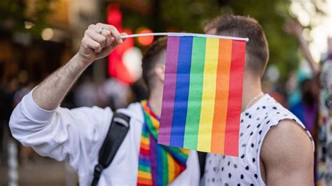 Pédale le récit intime dun jeune gay face à son identité et à lhomophobie RTBF Actus