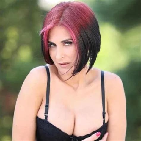 SugarBabesTV Schwanzreitende MILF in der Küche xHamster