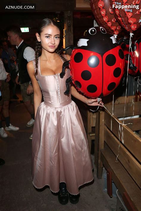 Leni Klum Sexy Flaunts Her Sultry Cleavage Wearing A Hot Pink Dress At Oktoberfest In Munich