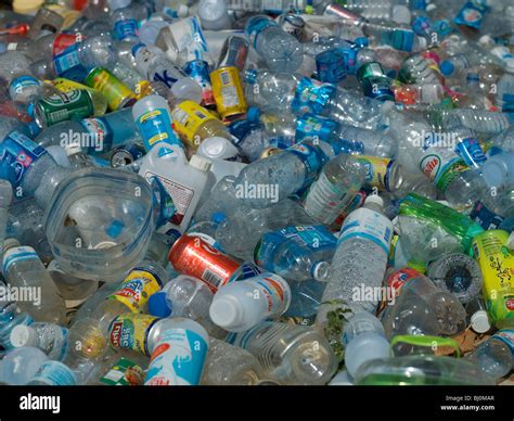 Latas Y Botellas De Pl Stico Recolectadas Para Reciclar Fotograf A De