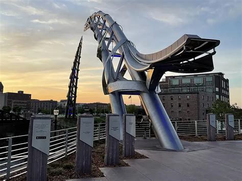 Gay Sioux Falls Best Gay Hotels Bars Clubs Events And More In Two Gay Expats