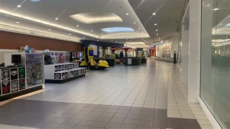 Meriden Mall (Meriden, CT) - Yup, it’s still dying. : r/deadmalls