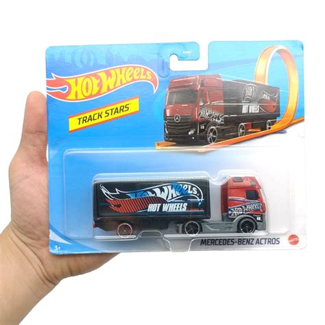 Đồ Chơi Mô Hình Siêu Xe Tải Hot Wheels BFM Mercedes Benz Actros Mẫu Màu Giao Nhẫu Nhiên