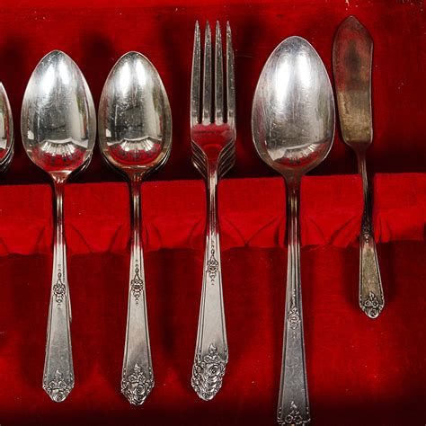 Oneida Community Tudor Plate "Sweet Briar" Silver Plate Flatware Set | EBTH