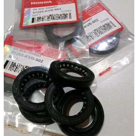 Jual SEAL SIL RODA BELAKANG HONDA VARIO BEAT GENIO SCOOPY SPACY UDA ADA