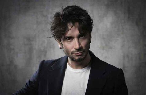 Dopo Il Grande Successo Di Sanremo Fabrizio Moro Inizia Il Suo Pace