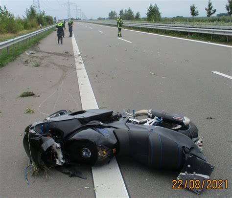 Pol Std J Hriger Motorradfahrer Bei Unfall Auf Der Autobahn