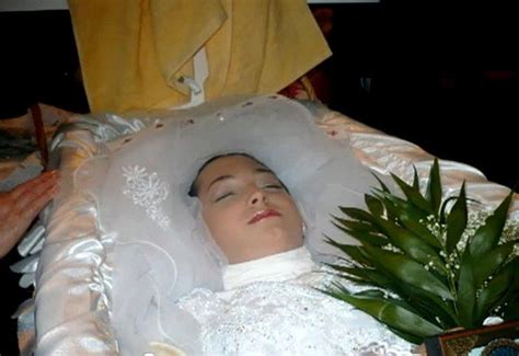 Beautiful Dead Woman In Casket Beautiful Women Nbkomputer