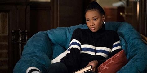 The Sex Lives Of College Girls Doesnt Know What To Do With Whitney