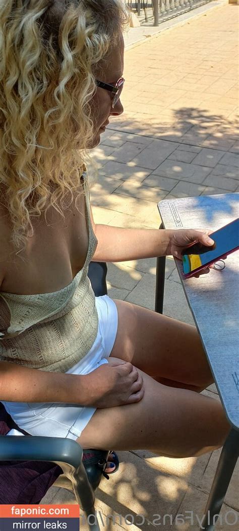 Braless Forever Aka British Braless Hotwifex Nude Leaks OnlyFans Photo