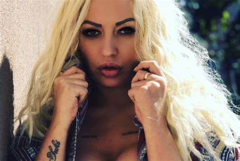 Rialiti zvijezda i pjevačica Nevena Hot prerezala vene Možda zavidni umjesto mojih polome svoje