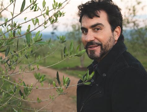 Padre Fábio de Melo é gay e tem vida íntima ativa diz Cristiane Brasil
