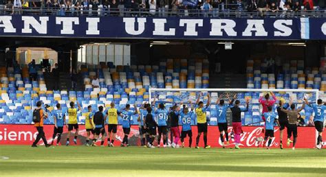 La Festa Dei Tifosi E La Doppia Gioia Di Zambo Le Emozioni Di Napoli