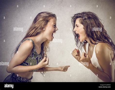 Beautiful blonde girl scream Banque de photographies et dimages à